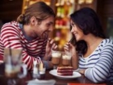 للرجل: 5 وسائل لتجعل زوجتك تشعر بأنها الأجمل دوما 